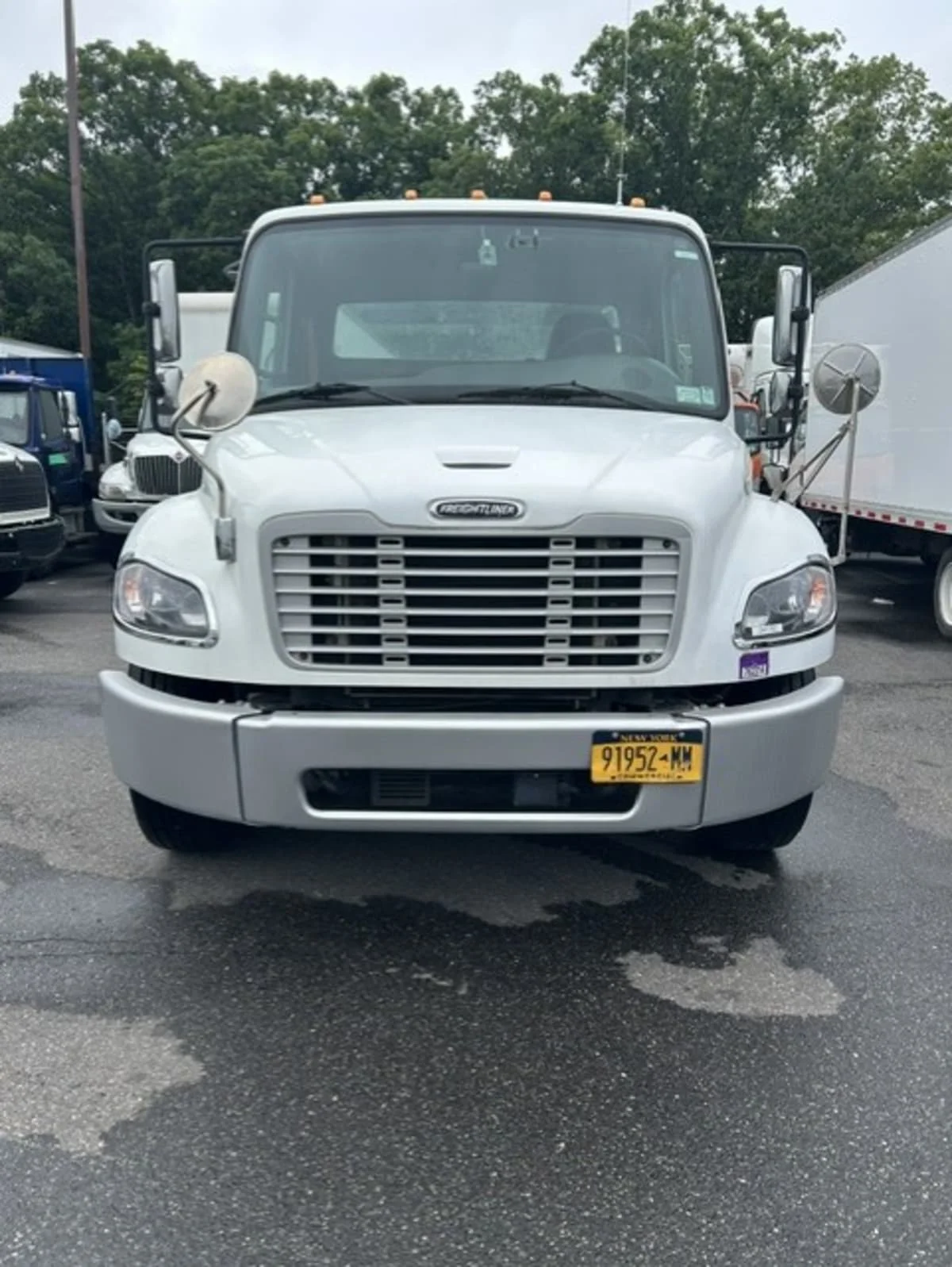 2020 Freightliner M2 106 in Farmingdale, NY — photo 2