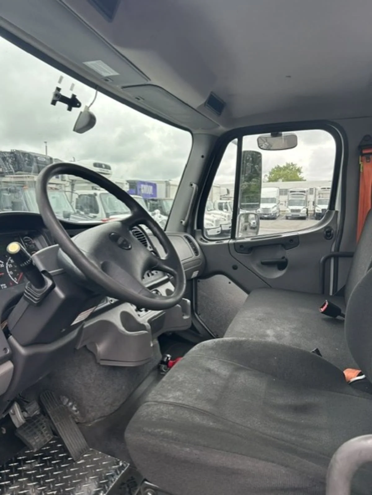 2020 Freightliner M2 106 in Farmingdale, NY — photo 7