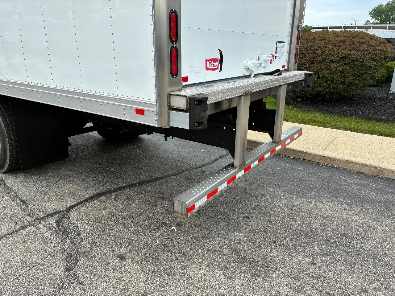 2025 Isuzu in Summit, IL — photo 8
