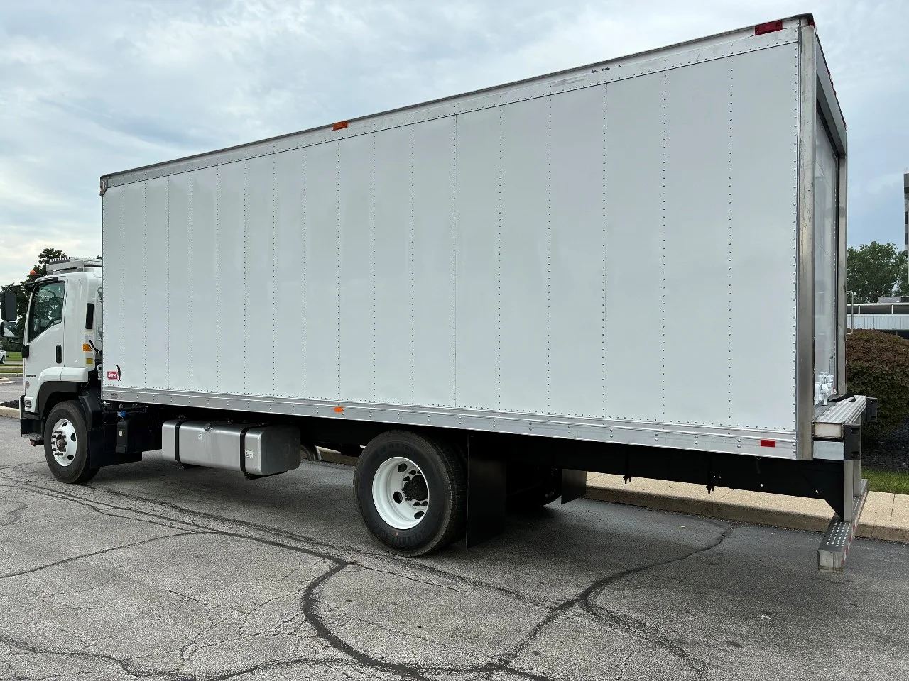 2025 Isuzu in Summit, IL — photo 3