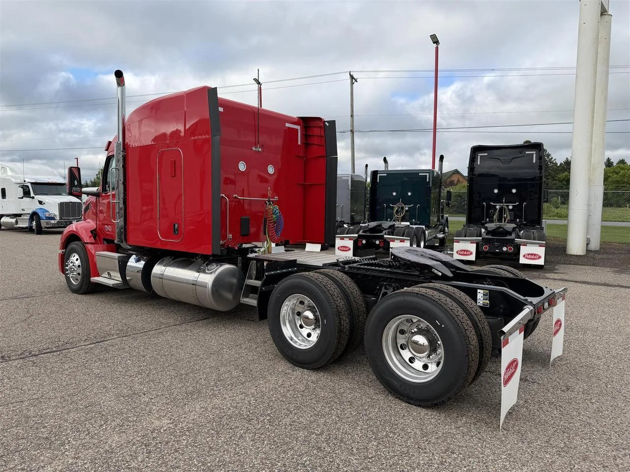 2027 Peterbilt 579 in Eau Claire, WI — photo 2