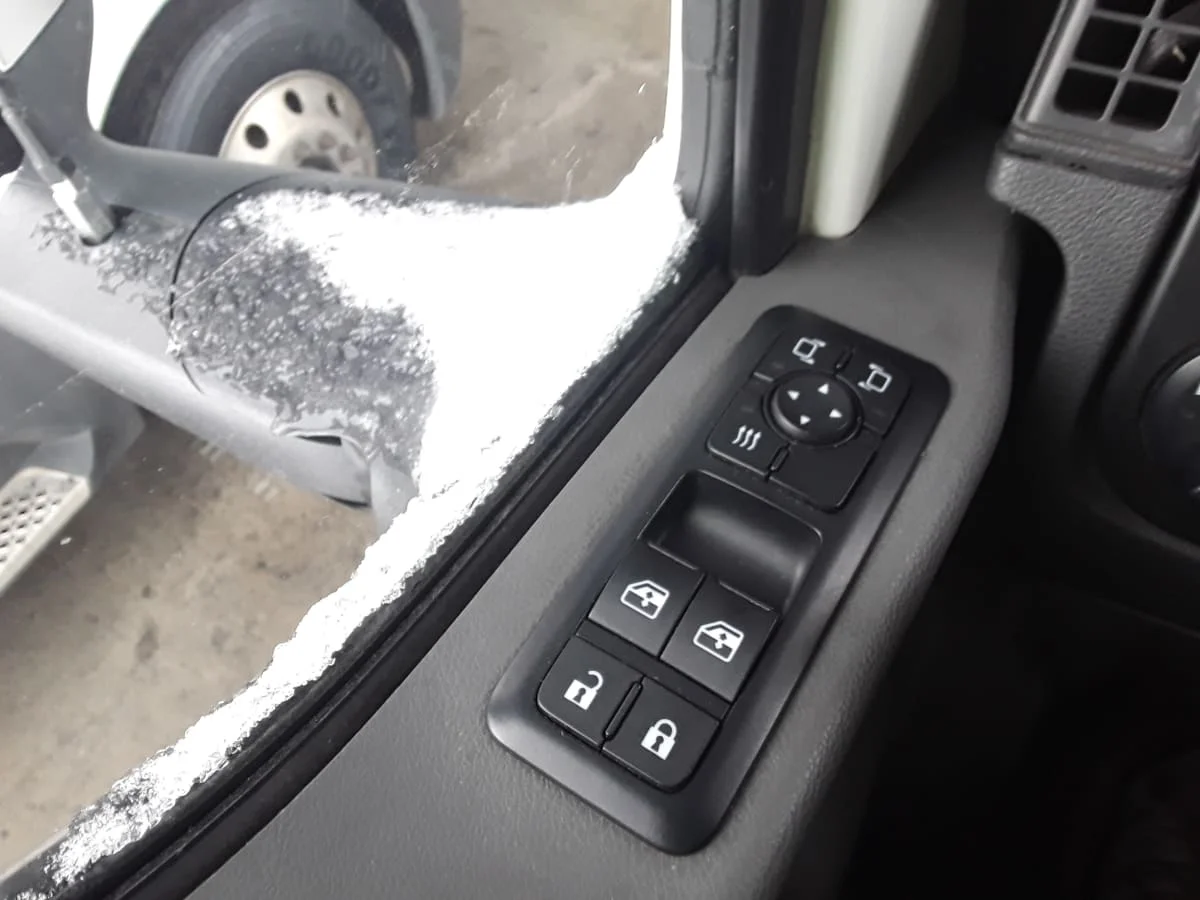 2020 International LT - image 11