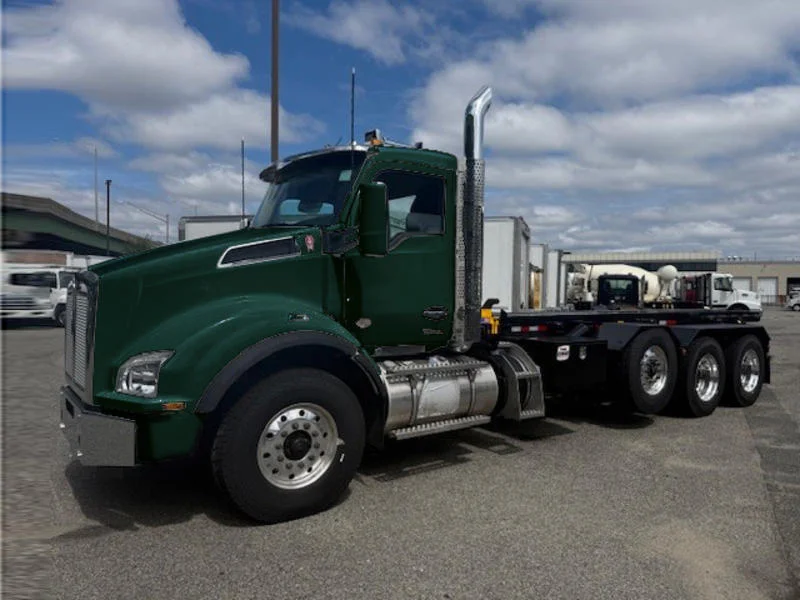 2025 Kenworth T880 in Medford, NY