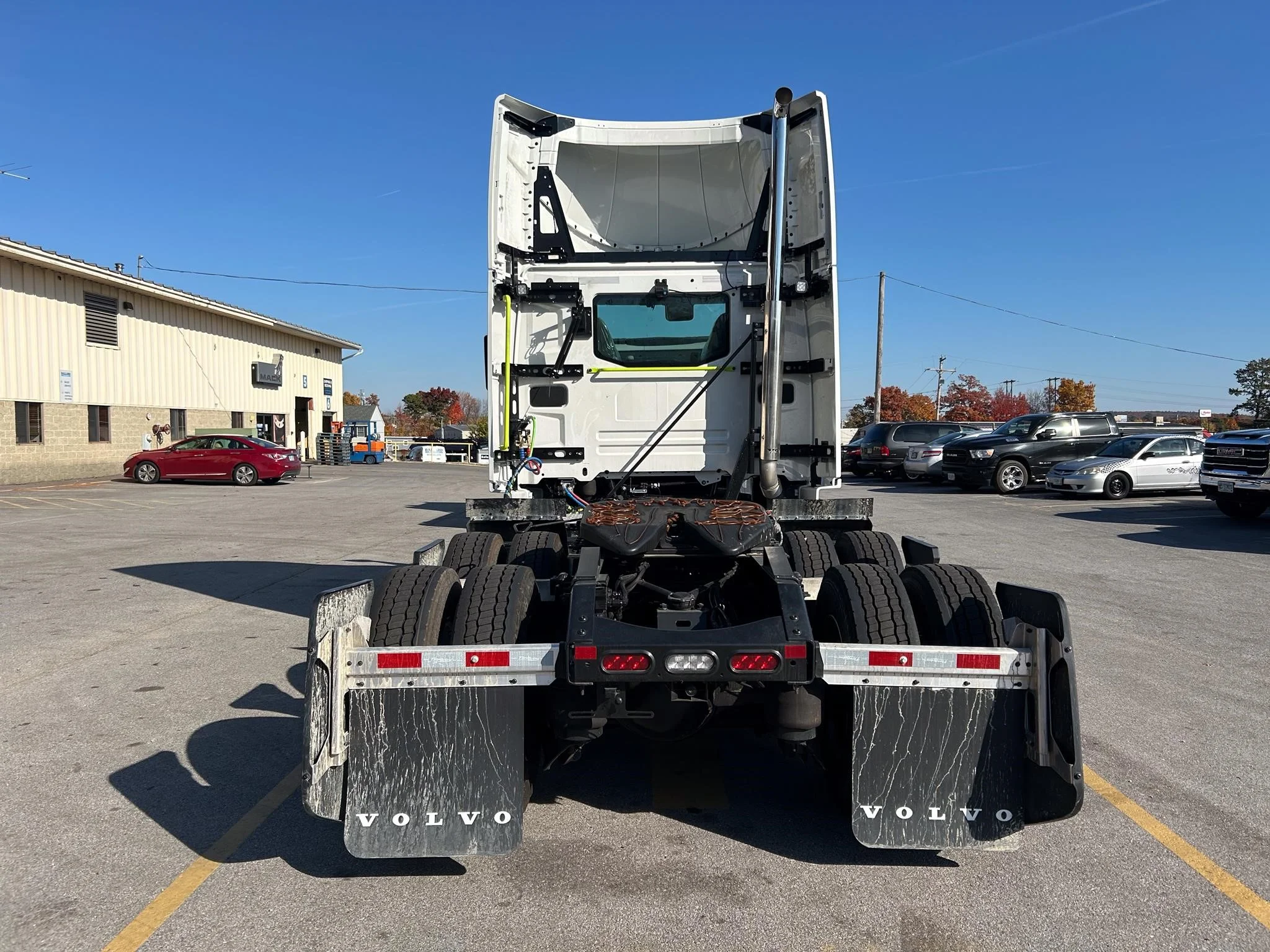 2024 Volvo VNL 300 in Worcester, MA — photo 5