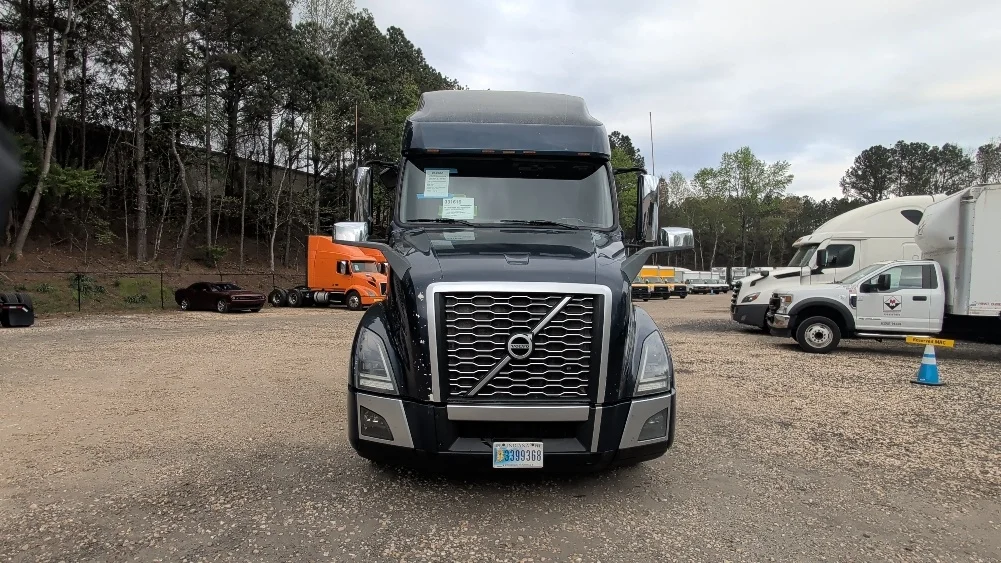 2020 Volvo VNL 760 - image 2