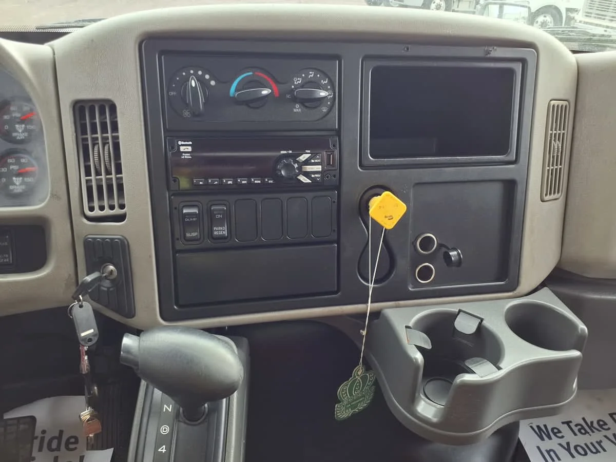 2019 International 4300 in Taylor, MI — photo 12