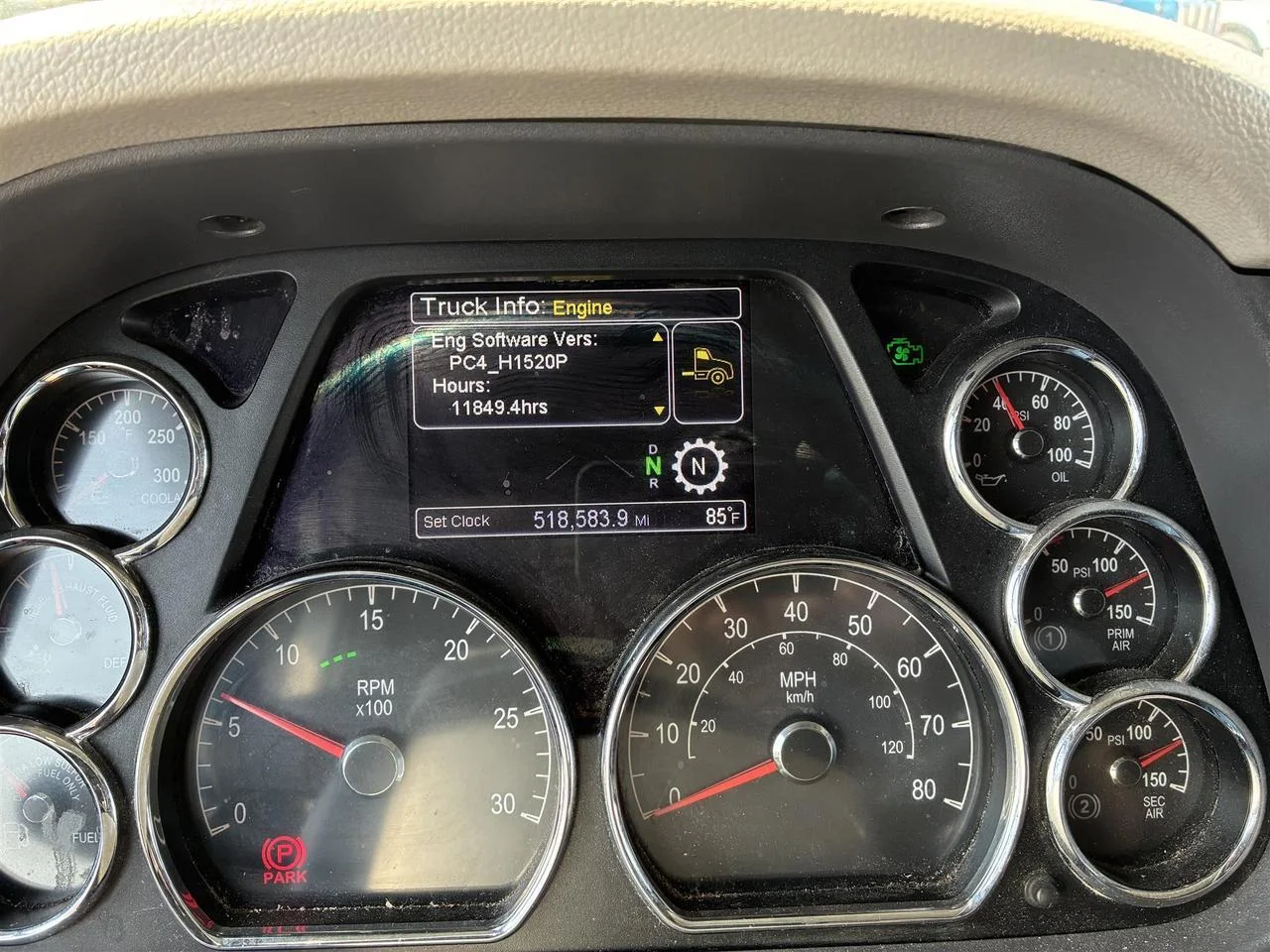 2020 Peterbilt 579 in South St. Paul, MN — photo 10