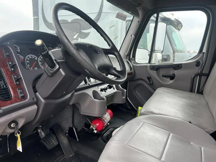 2019 International 4300 - image 15