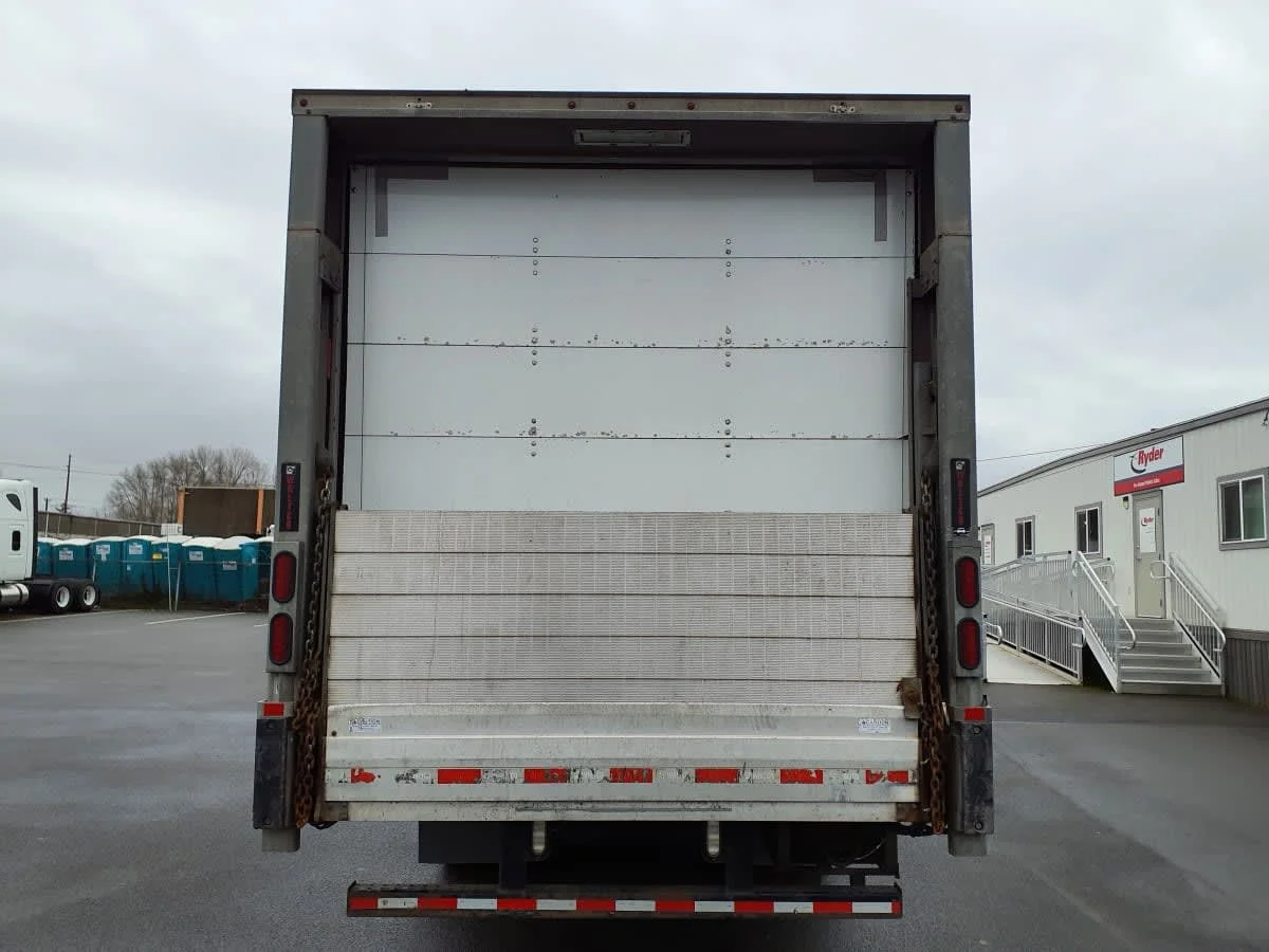 2018 Freightliner M2 106 - image 5