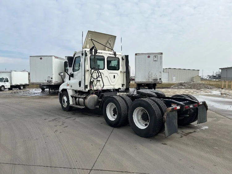 2020 Freightliner Cascadia in Goshen, IN — photo 5