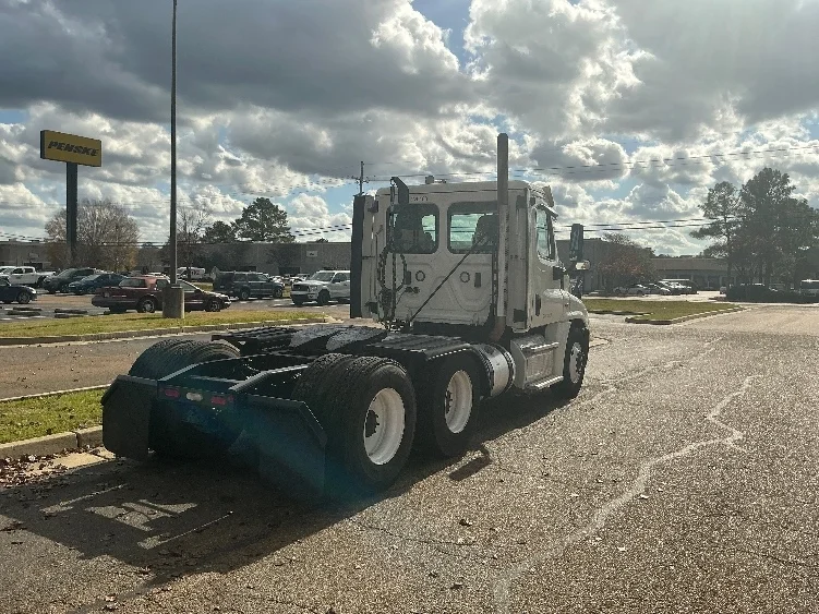 2019 Freightliner Cascadia in Richland, MS — photo 7