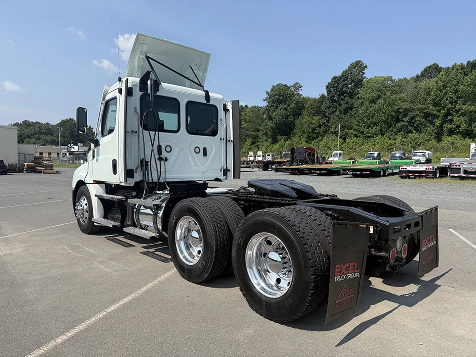 2020 Freightliner Cascadia in Weyers Cave, VA — photo 6