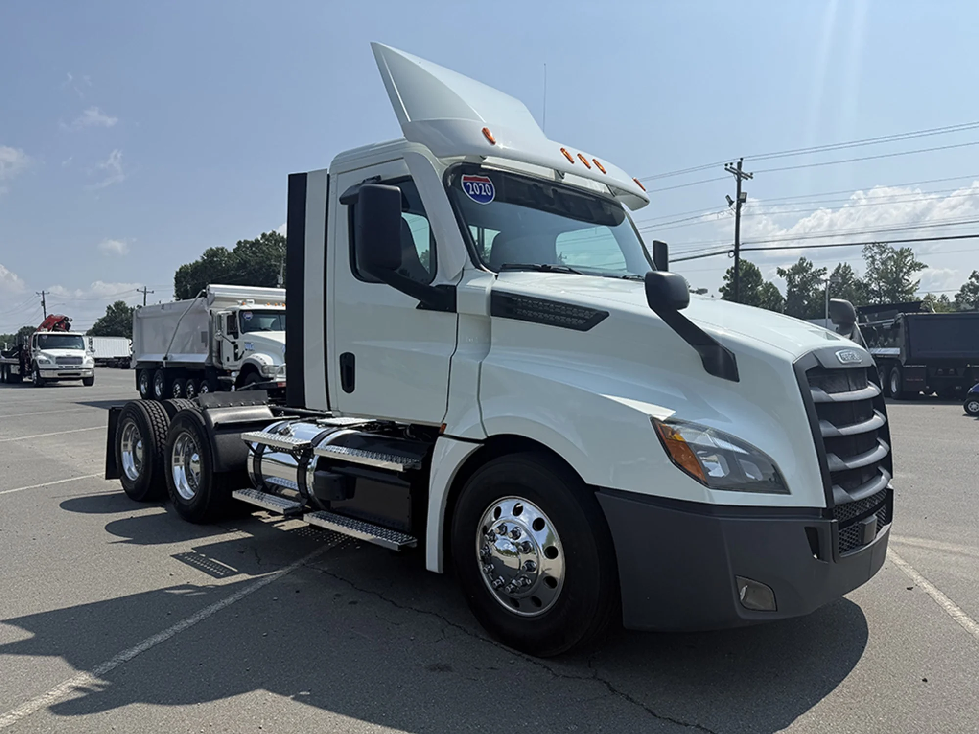 2020 Freightliner Cascadia in Weyers Cave, VA — photo 2