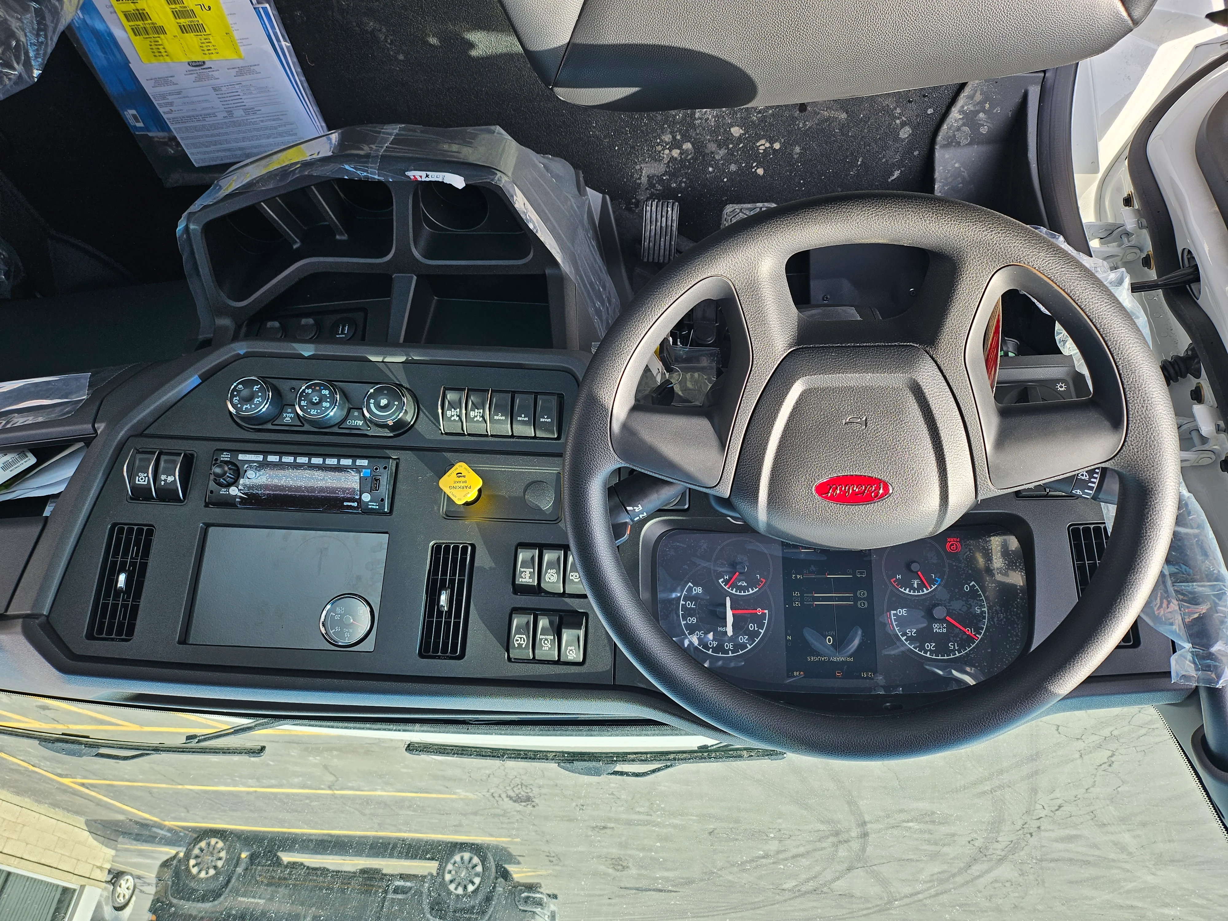 2025 Peterbilt 548 - image 6