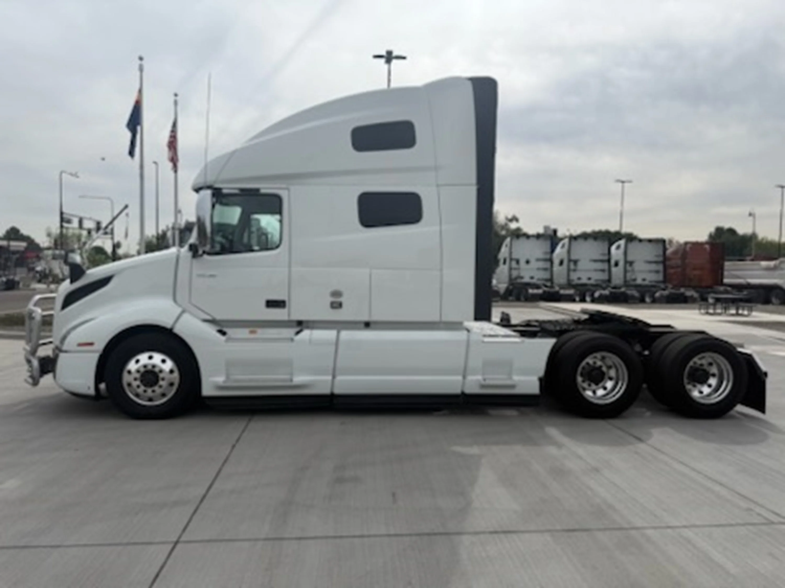 2024 Volvo VNL 760 - image 4