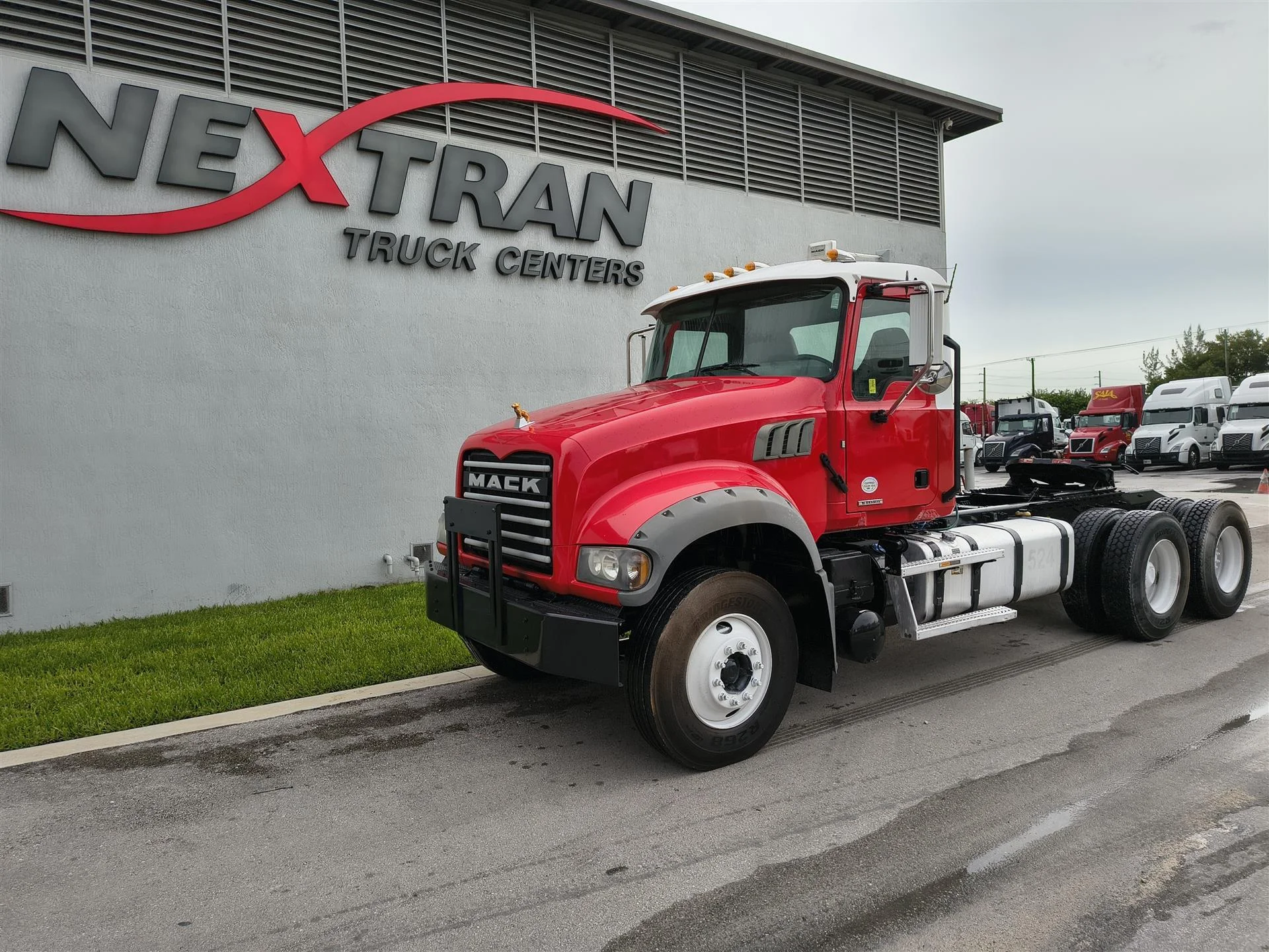 2020 Mack Granite - image 2