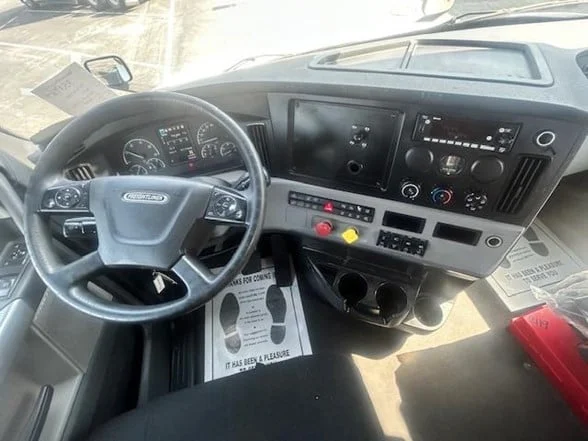 2022 FREIGHTLINER Cascadia 126 - image 25