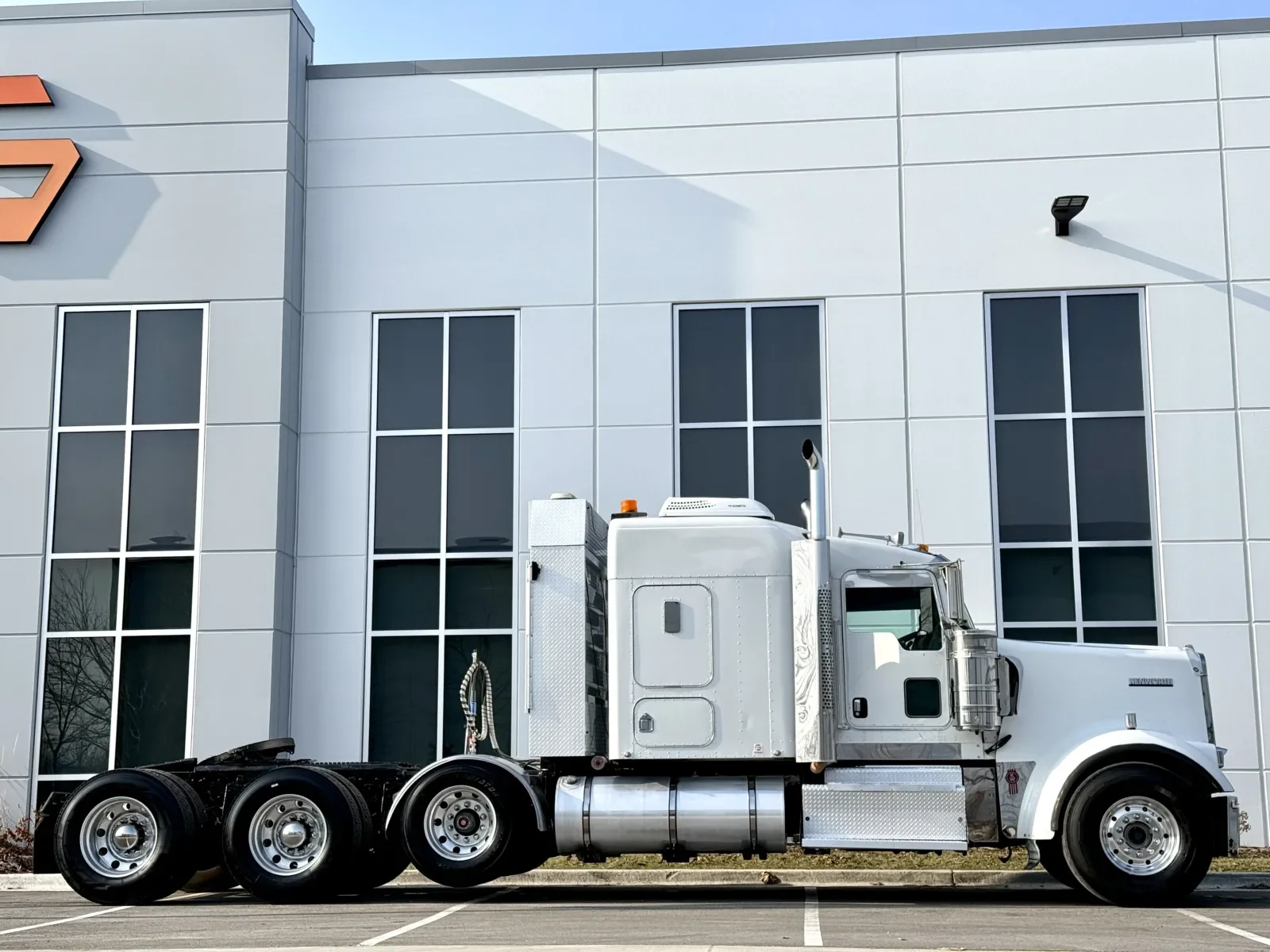 2011 Kenworth W900 in New Lenox, IL — photo 3
