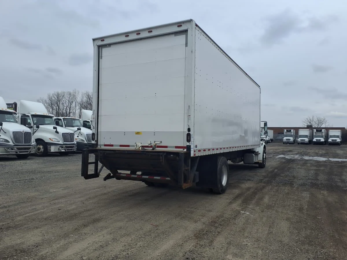 2019 Freightliner M2 106 - image 4