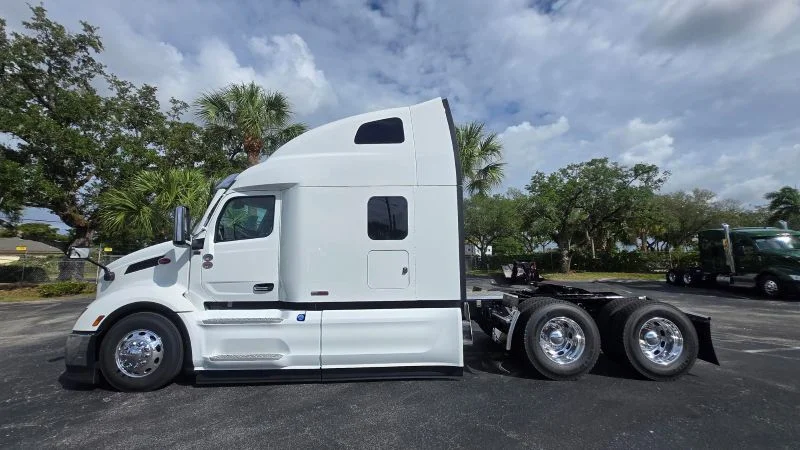 2027 Peterbilt 579 in Fort Lauderdale, FL — photo 7