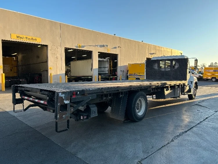 2017 Hino 268 - image 10