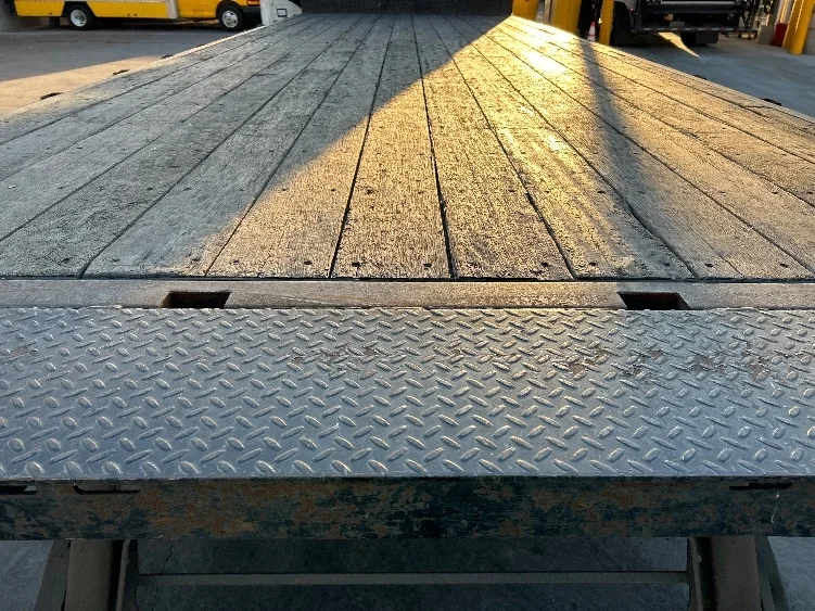 2017 Hino 268 - image 9