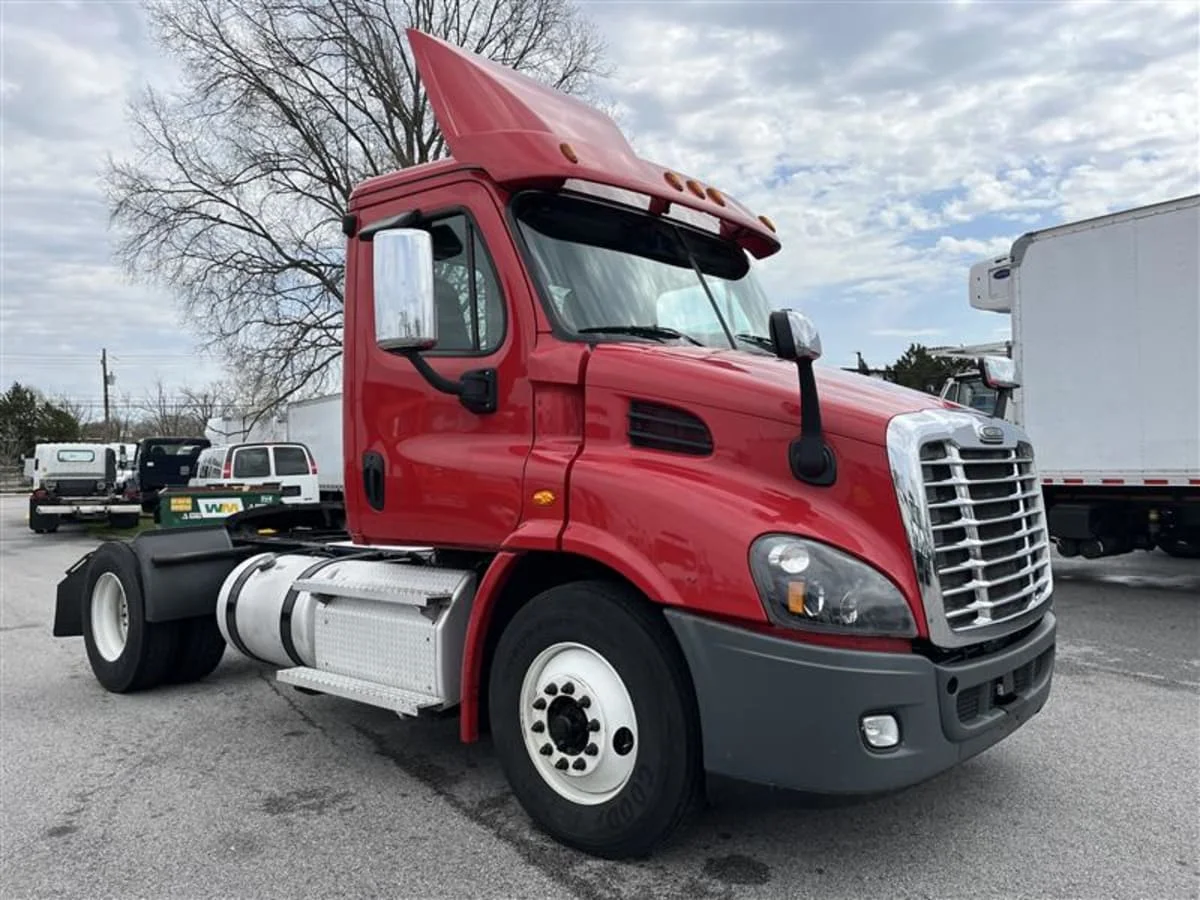 2019 Freightliner Cascadia in Beltsville, MD — photo 3