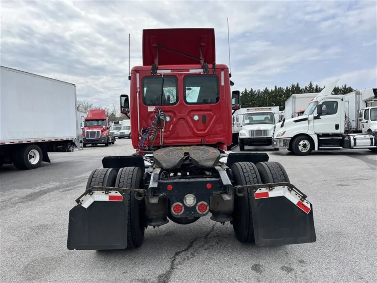 2019 Freightliner Cascadia in Beltsville, MD — photo 5