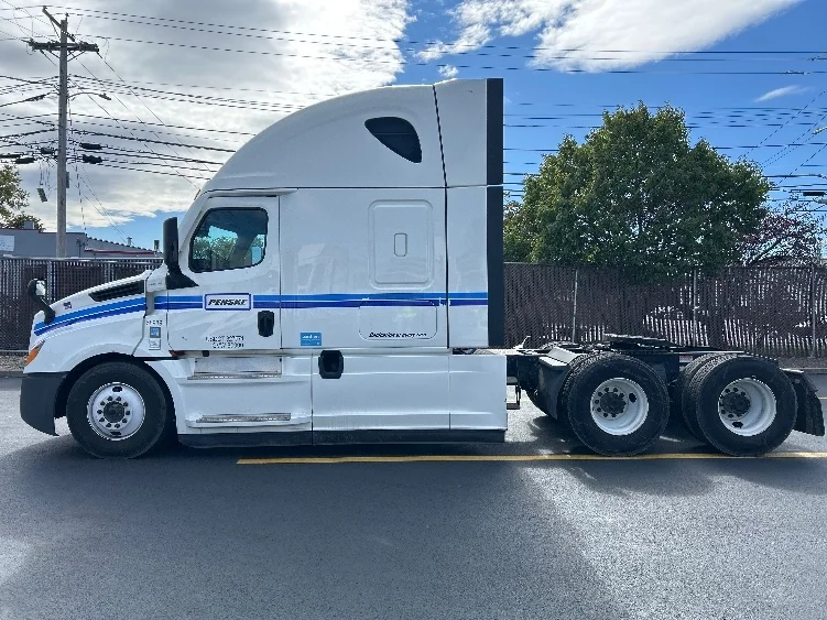 2023 Freightliner Cascadia - image 4