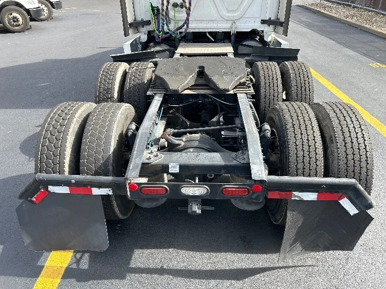 2023 Freightliner Cascadia - image 6