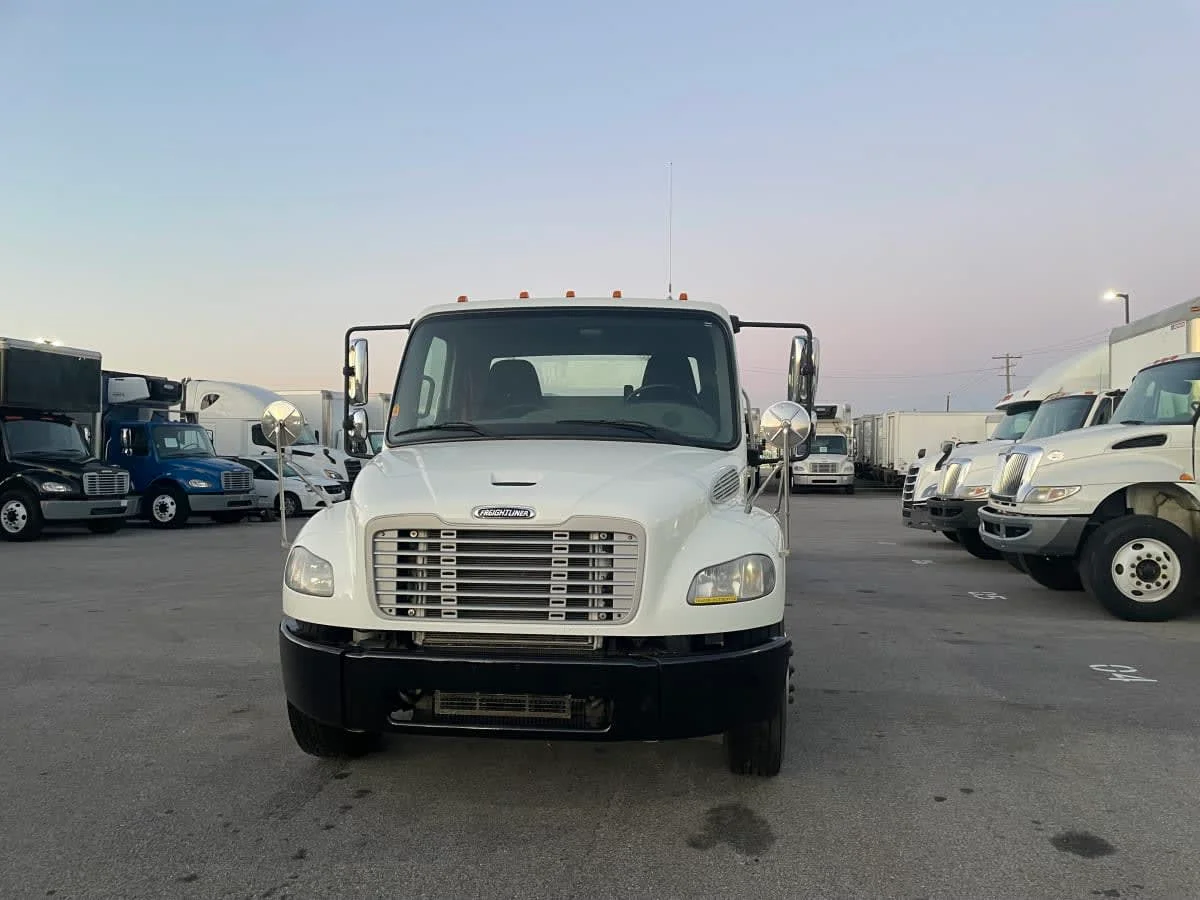 2018 Freightliner M2 106 in Beltsville, MD — photo 2