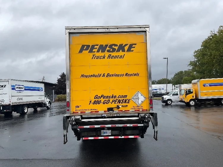 2020 Hino 338 - image 6