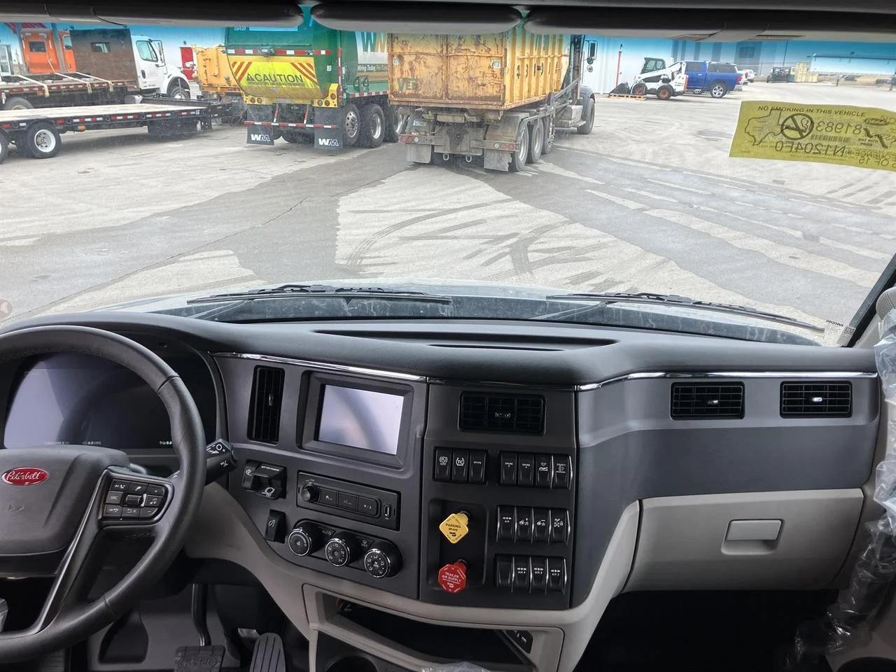 2027 Peterbilt 579 - image 3