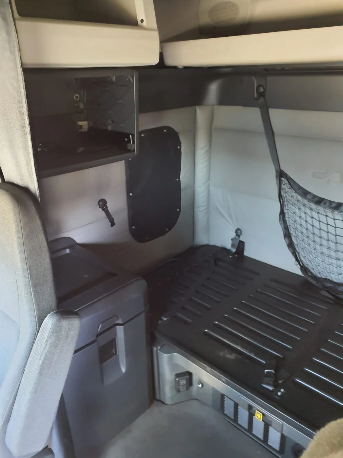 2021 Freightliner Cascadia in Oak Creek, WI — photo 8