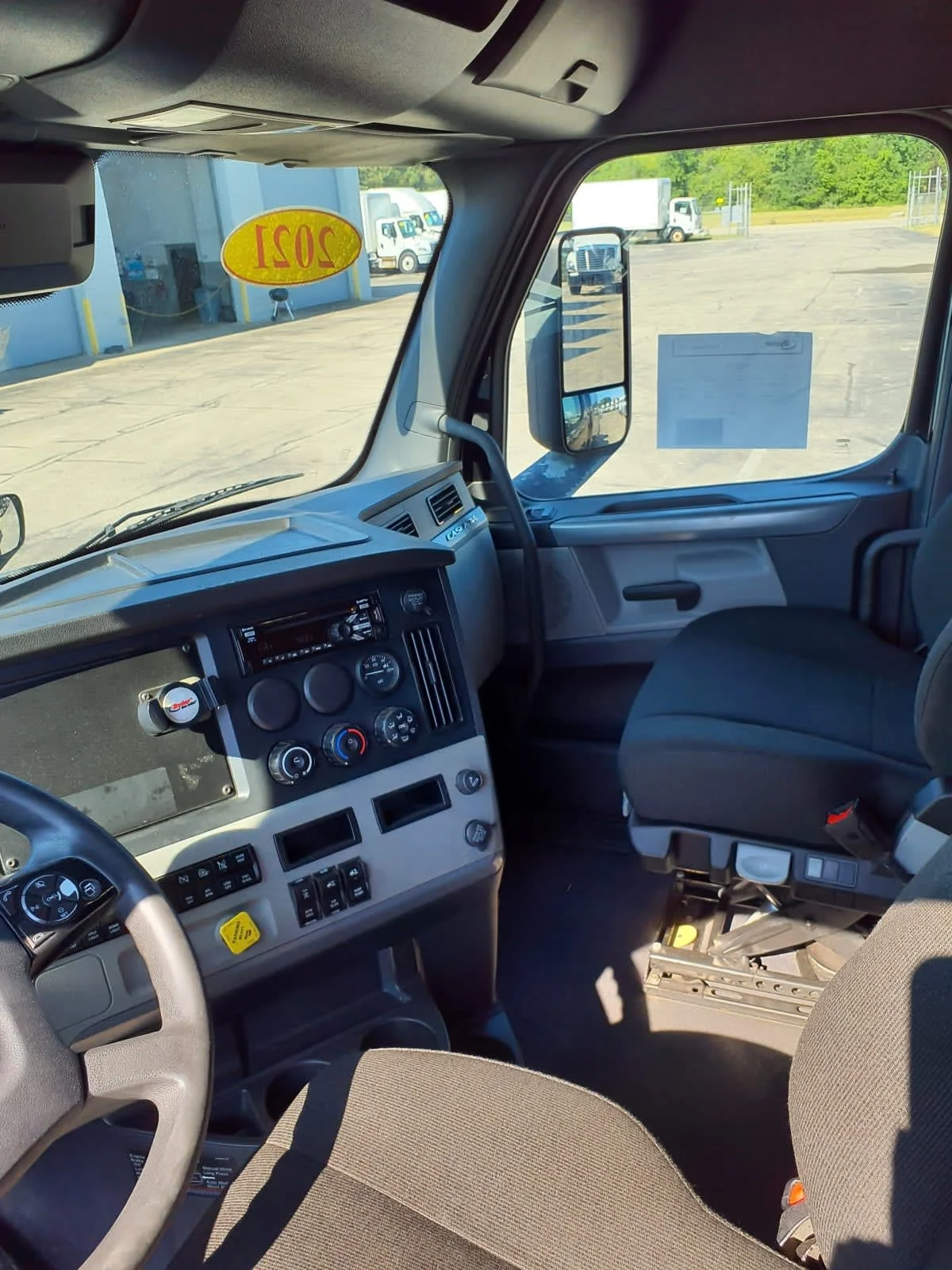 2021 Freightliner Cascadia in Oak Creek, WI — photo 7