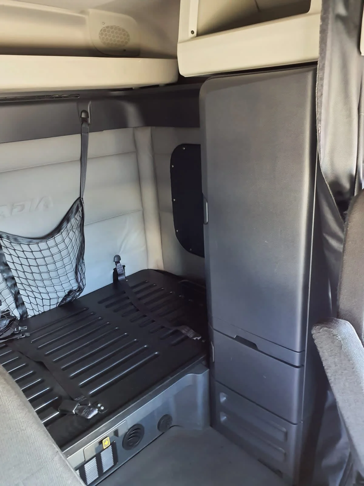 2021 Freightliner Cascadia in Oak Creek, WI — photo 14