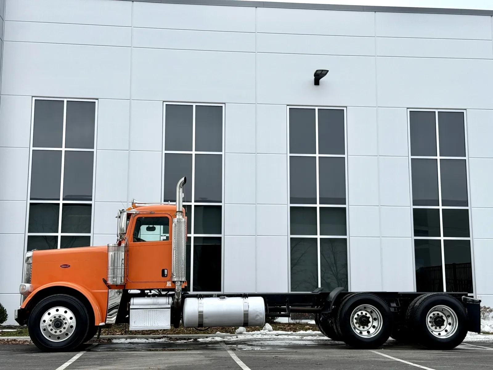 2016 Peterbilt 389 in New Lenox, IL — photo 4