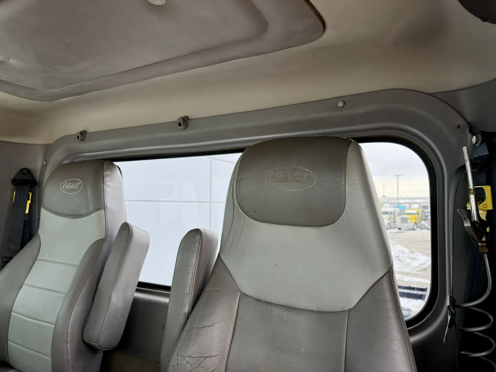 2016 Peterbilt 389 - image 20