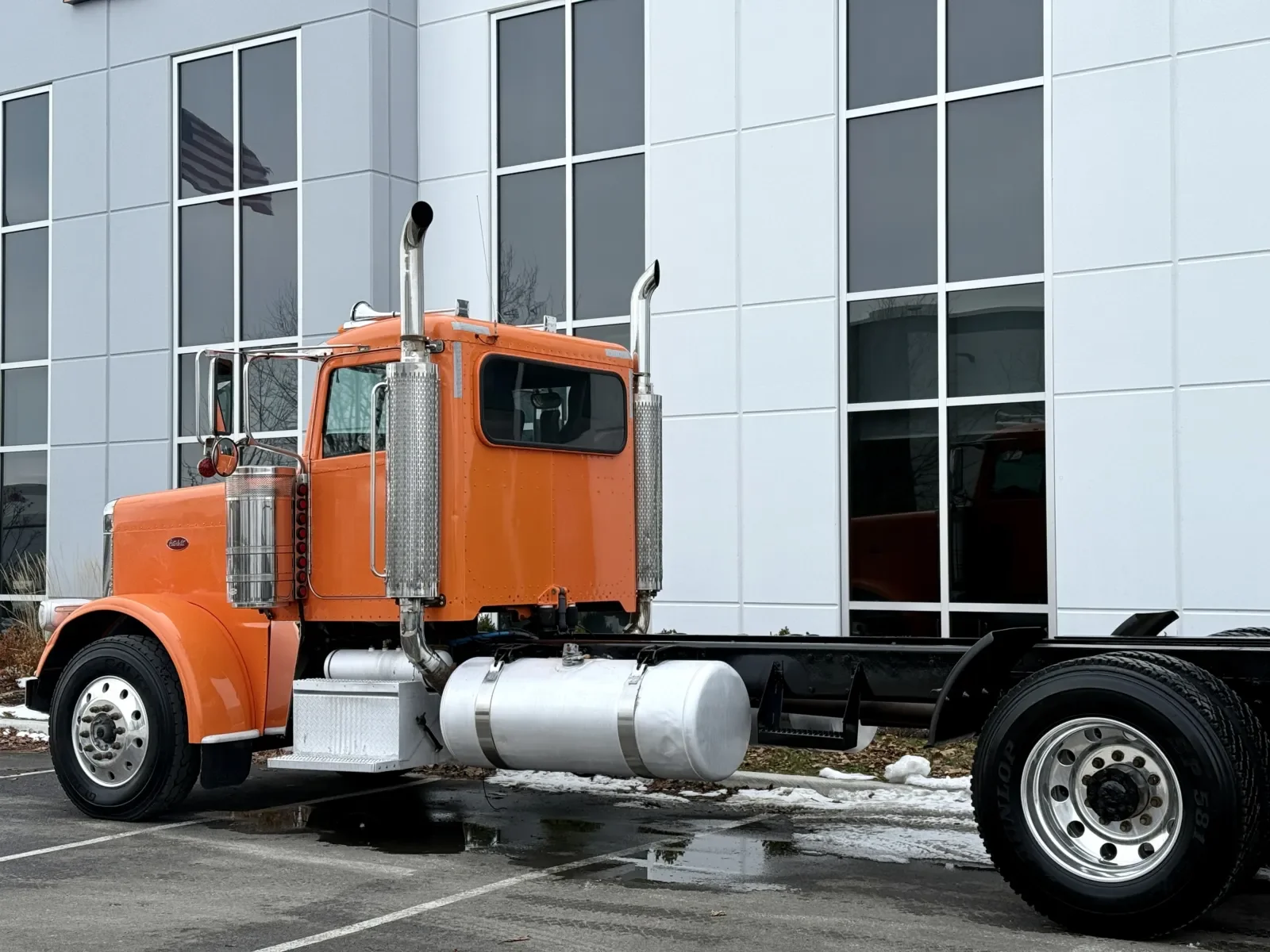 2016 Peterbilt 389 in New Lenox, IL — photo 8