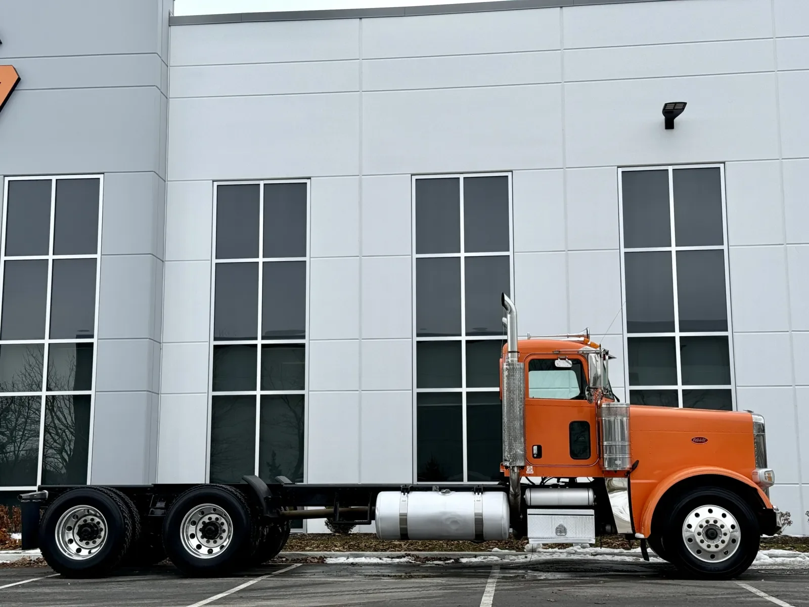 2016 Peterbilt 389 in New Lenox, IL — photo 3