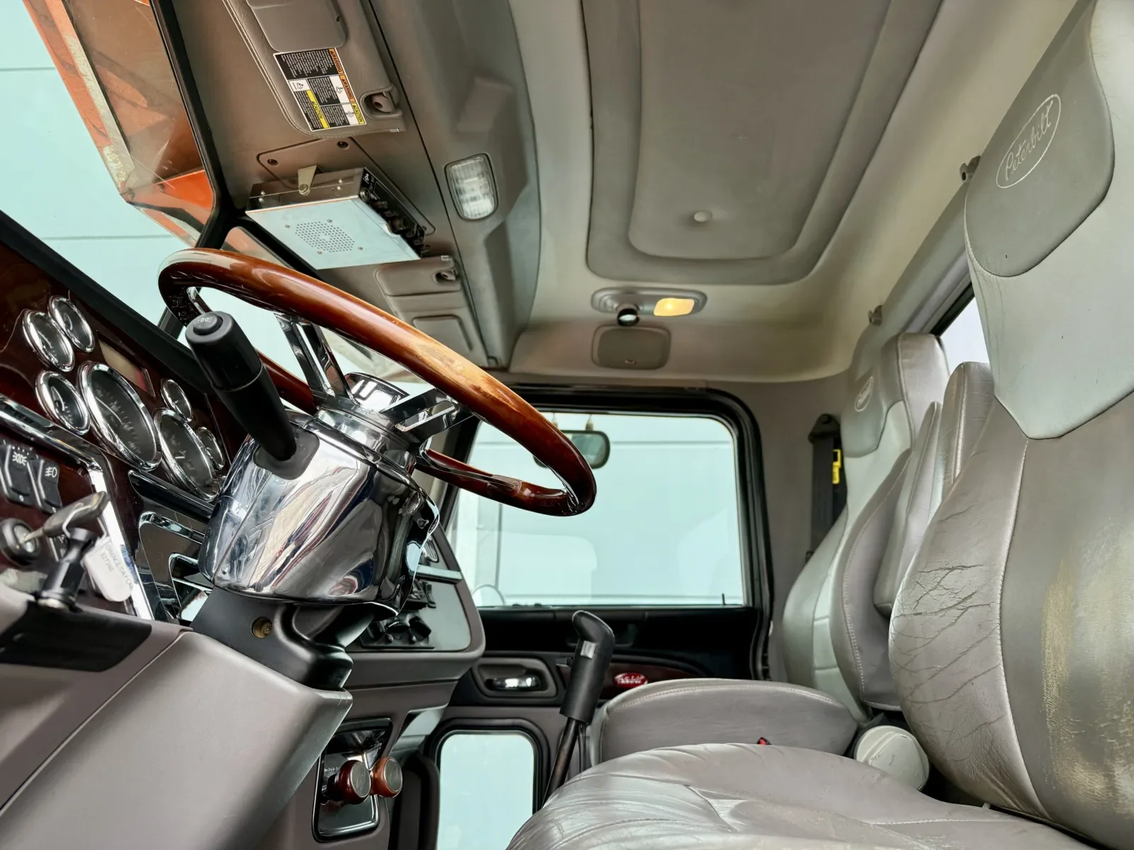 2016 Peterbilt 389 in New Lenox, IL — photo 14