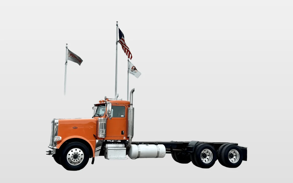 2016 Peterbilt 389 - image 1