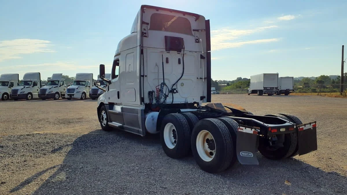 2019 Freightliner Cascadia in Birmingham, AL — photo 6