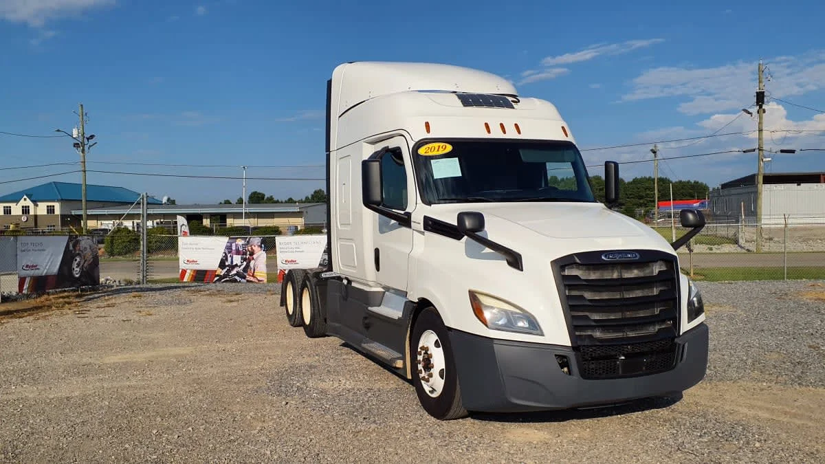 2019 Freightliner Cascadia in Birmingham, AL — photo 3