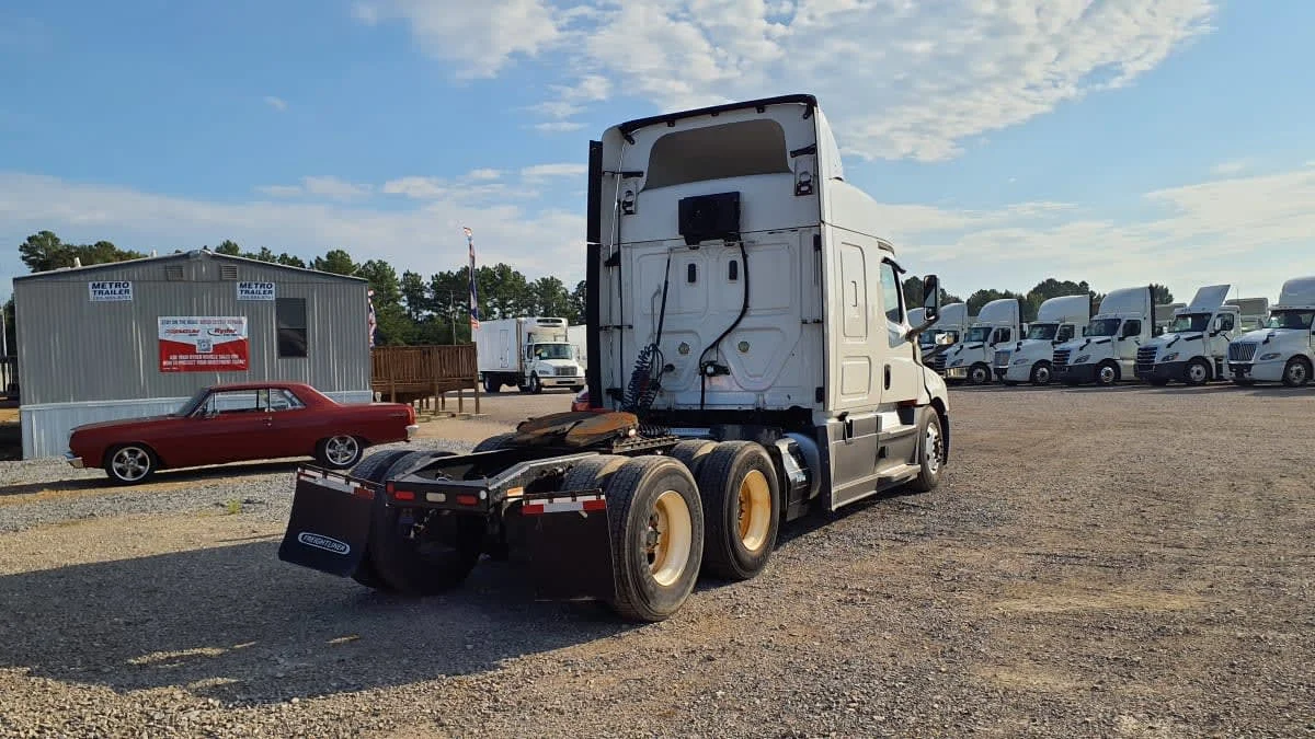 2019 Freightliner Cascadia in Birmingham, AL — photo 4