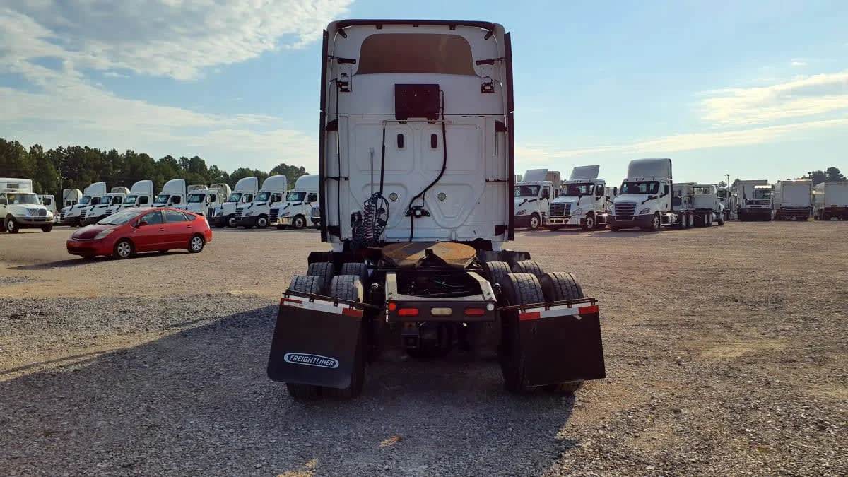 2019 Freightliner Cascadia in Birmingham, AL — photo 5