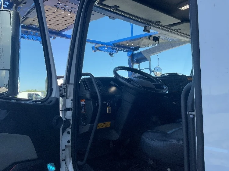 2020 Volvo in Kansas City, MO — photo 9
