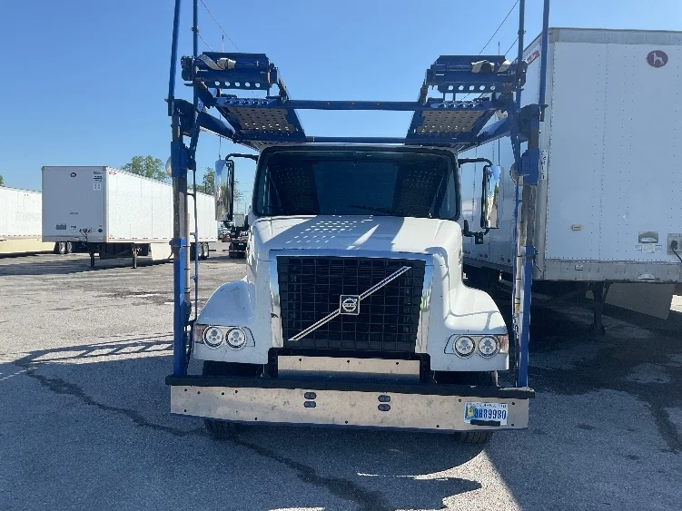 2020 Volvo in Kansas City, MO — photo 2