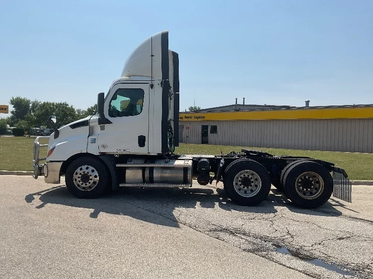 2020 Freightliner Cascadia in La Porte, IN — photo 4