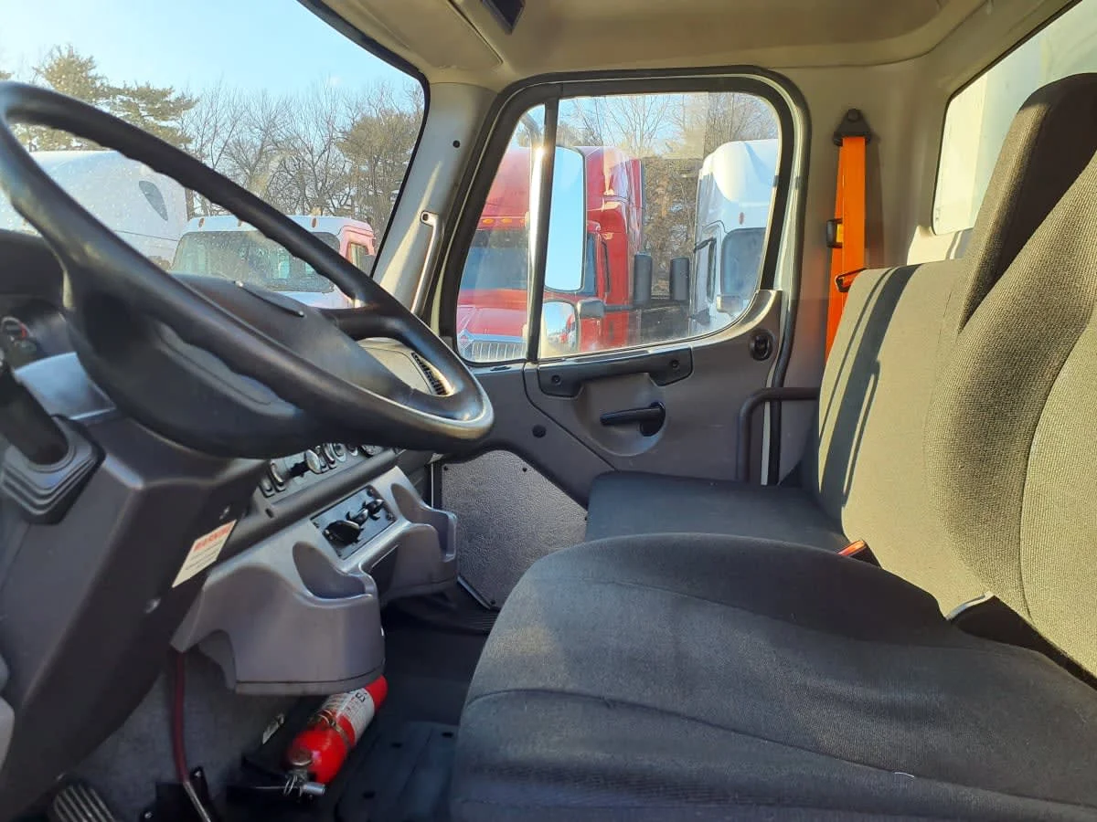 2018 Freightliner M2 106 in Springfield, MA — photo 11